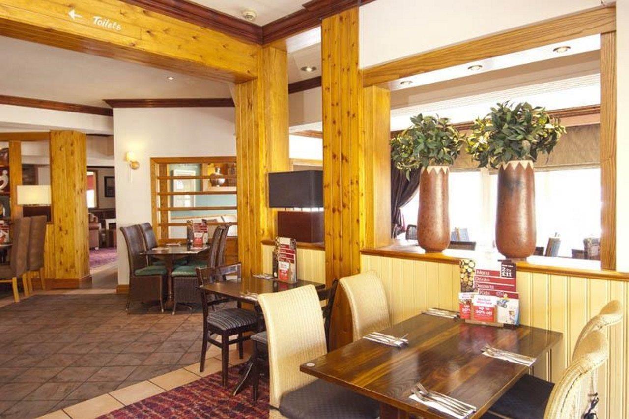 Premier Inn Huddersfield Central Esterno foto