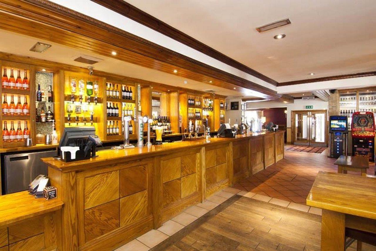 Premier Inn Huddersfield Central Esterno foto