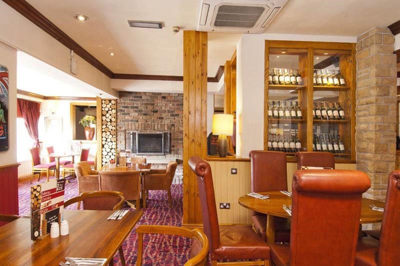 Premier Inn Huddersfield Central Esterno foto