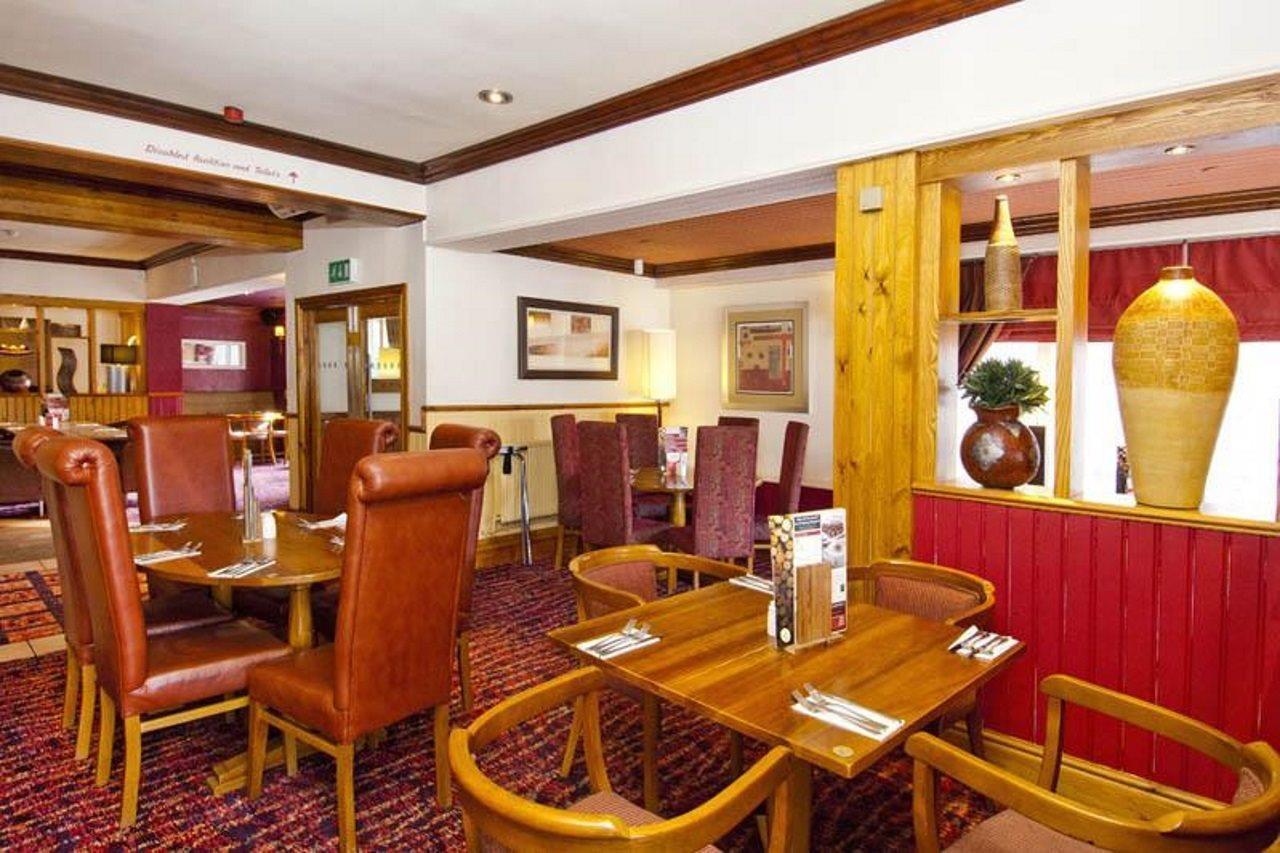 Premier Inn Huddersfield Central Esterno foto