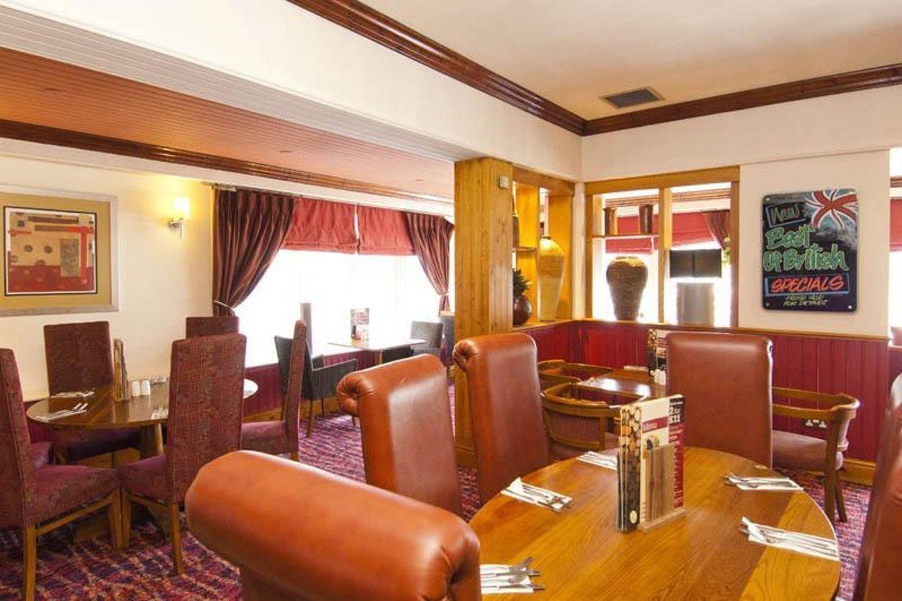 Premier Inn Huddersfield Central Esterno foto