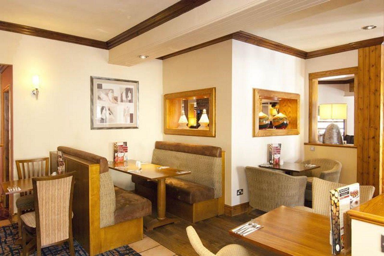 Premier Inn Huddersfield Central Esterno foto