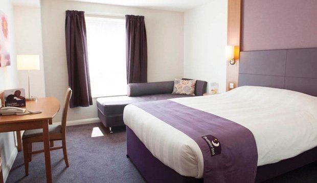 Premier Inn Huddersfield Central Esterno foto
